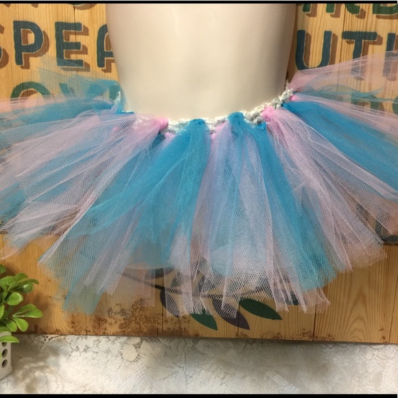 FREE Newborn set of 2 tutus and hair bow - Picture 2 of 7